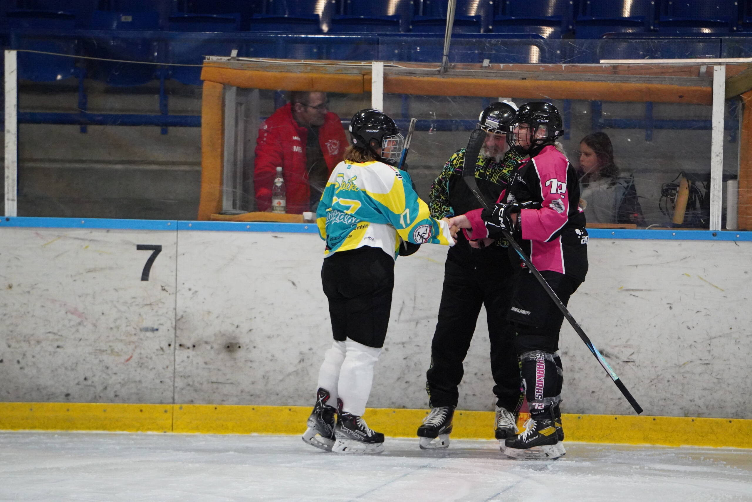 Sharkiras starten mit Auswärtssieg in die Damen-Alpenliga